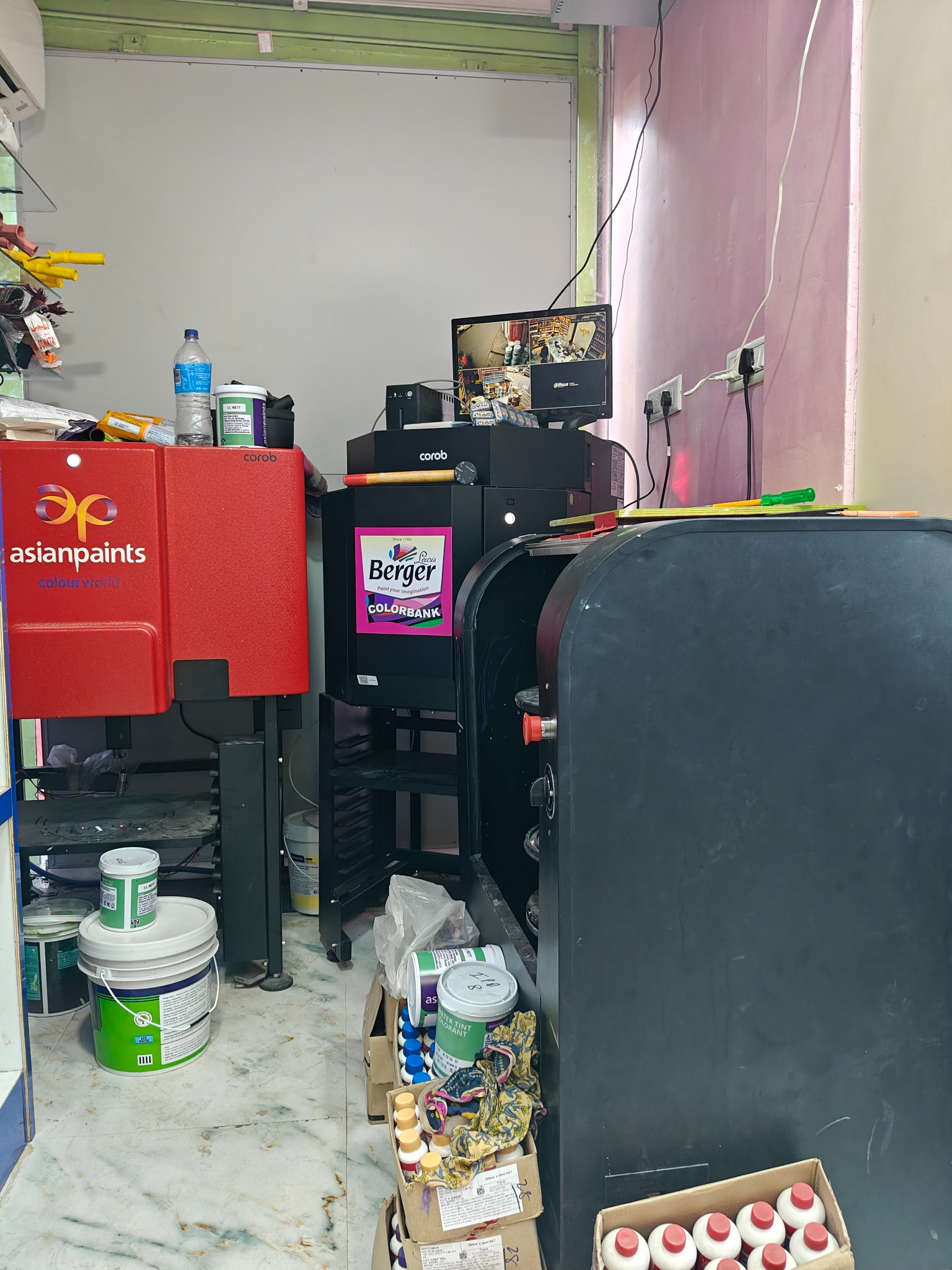 Islamia Paints & Decor showroom or business photo